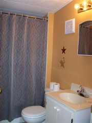 Cottage #1 4-piece bath